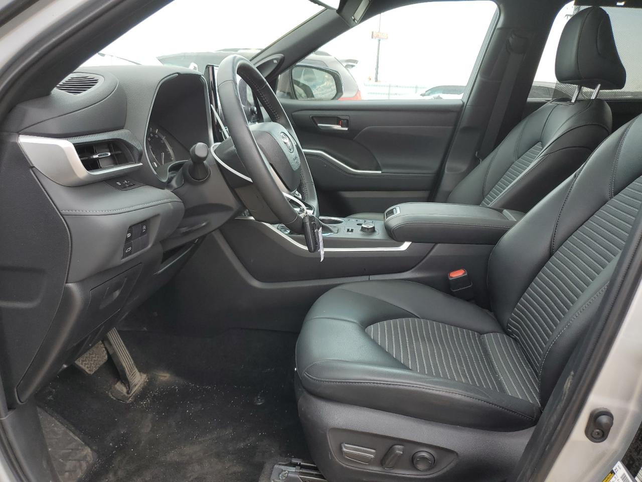 2024 TOYOTA HIGHLANDER LE VIN:5TDKDRBH8RS532465