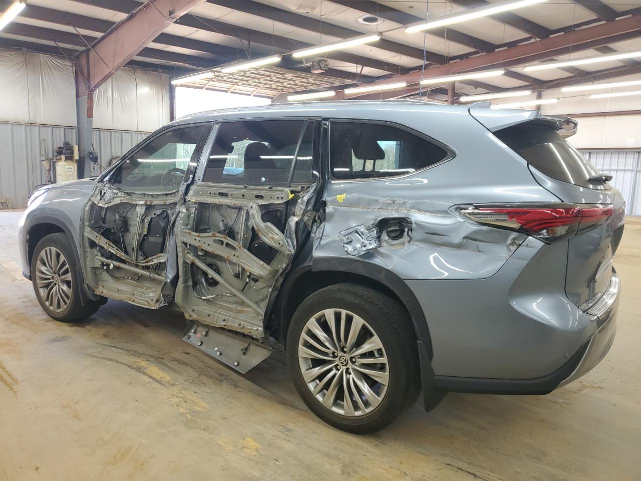 2022 TOYOTA HIGHLANDER PLATINUM VIN:5TDFZRBH5NS255058