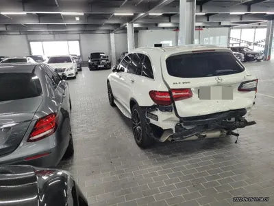 2019 Mercedes-Benz GLC 300 VIN: