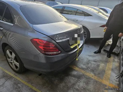 2016 Mercedes-Benz C 200 VIN: