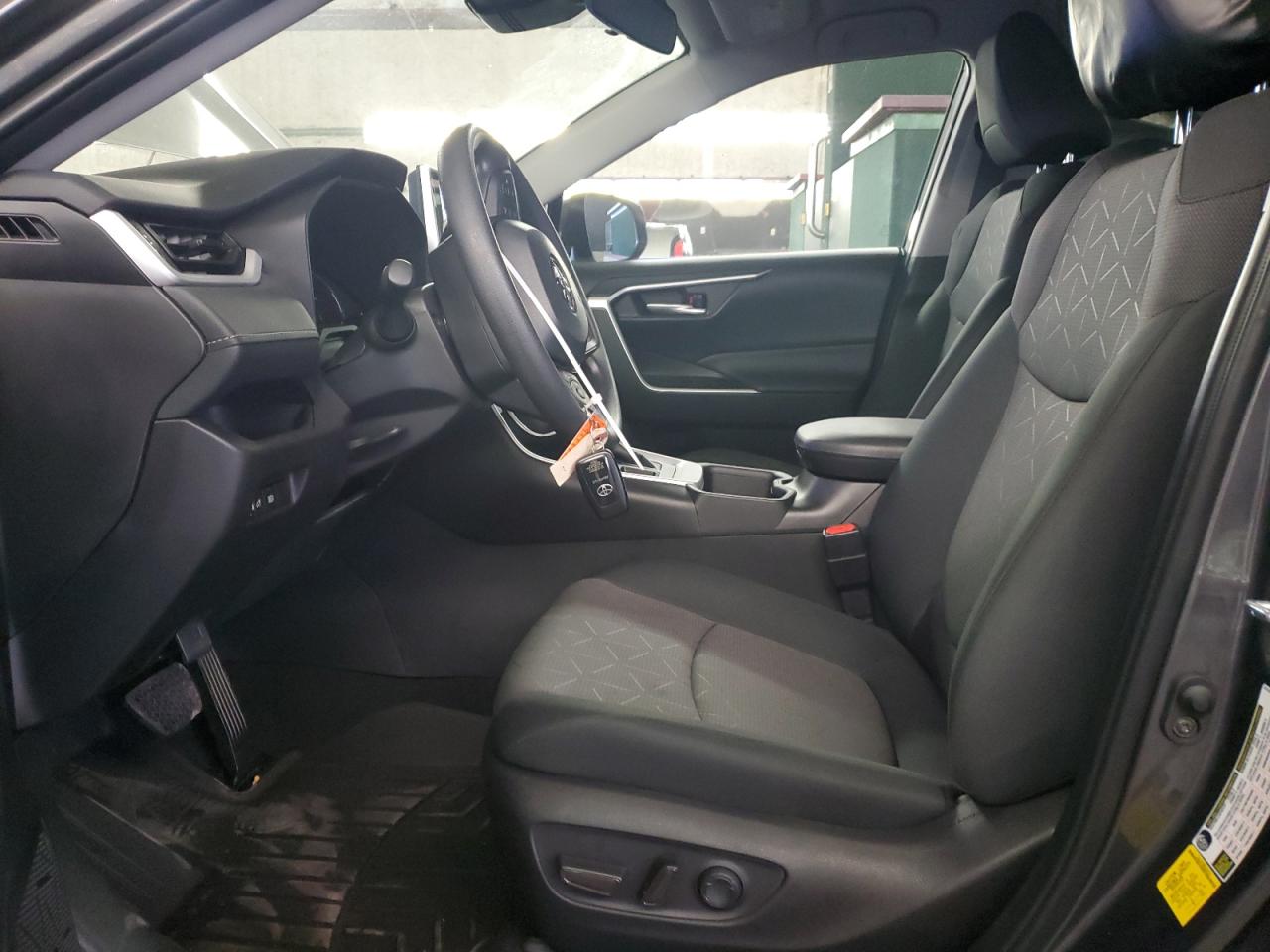 2024 TOYOTA RAV4 XLE VIN:2T3P1RFV0RC411797