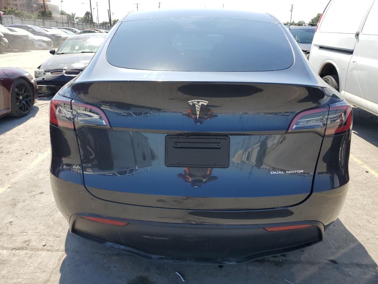 2024 TESLA MODEL Y  VIN:7SAYGAEE6RF032655