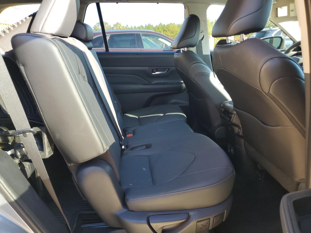 2024 TOYOTA GRAND HIGHLANDER XLE VIN:5TDAAAA53RS004636