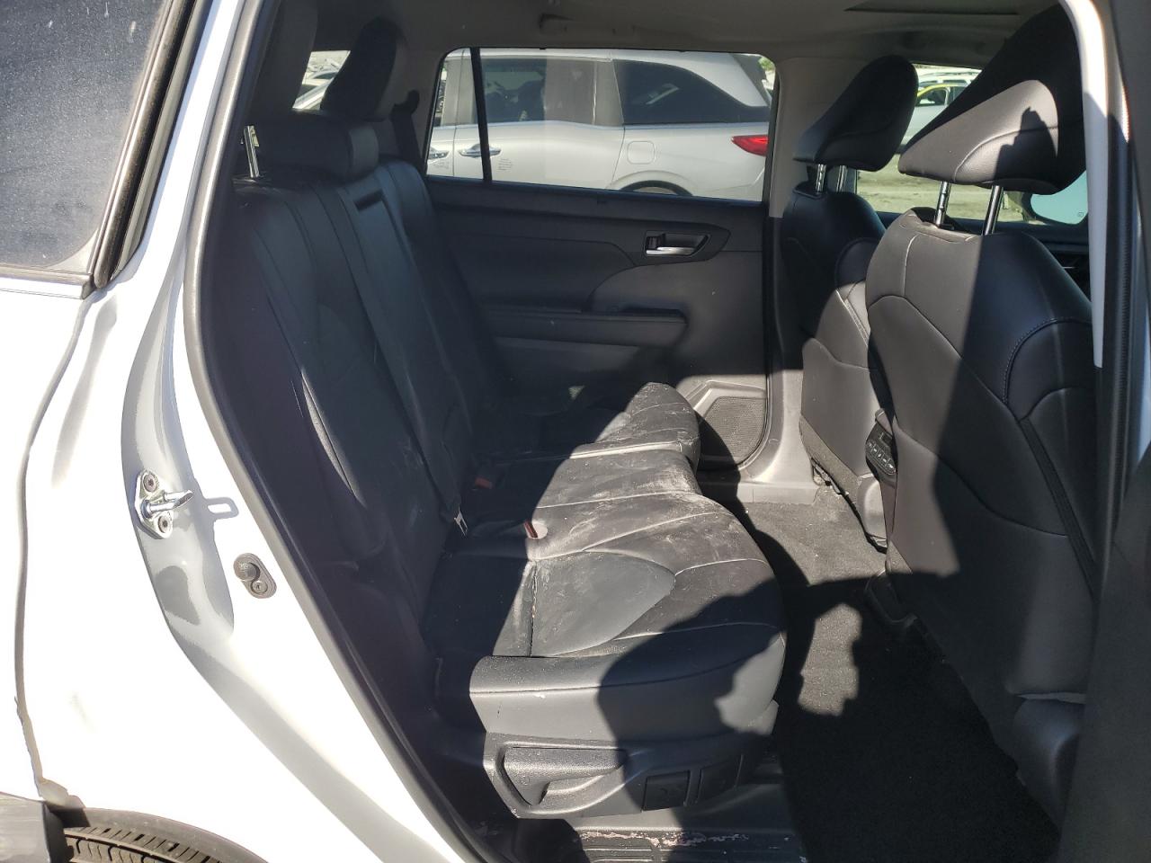 2022 TOYOTA HIGHLANDER XLE VIN:5TDHZRBH6NS592749