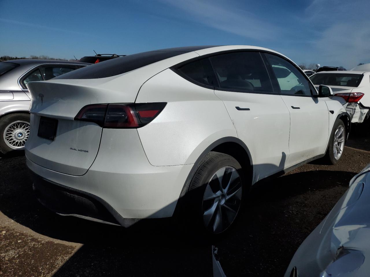 2024 TESLA MODEL Y  VIN:7SAYGDEE6RF046671