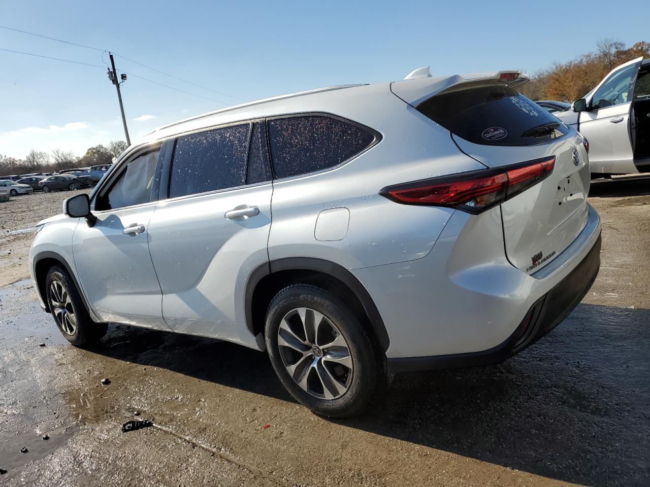 2022 TOYOTA HIGHLANDER XLE VIN:5TDGZRAH7NS125174