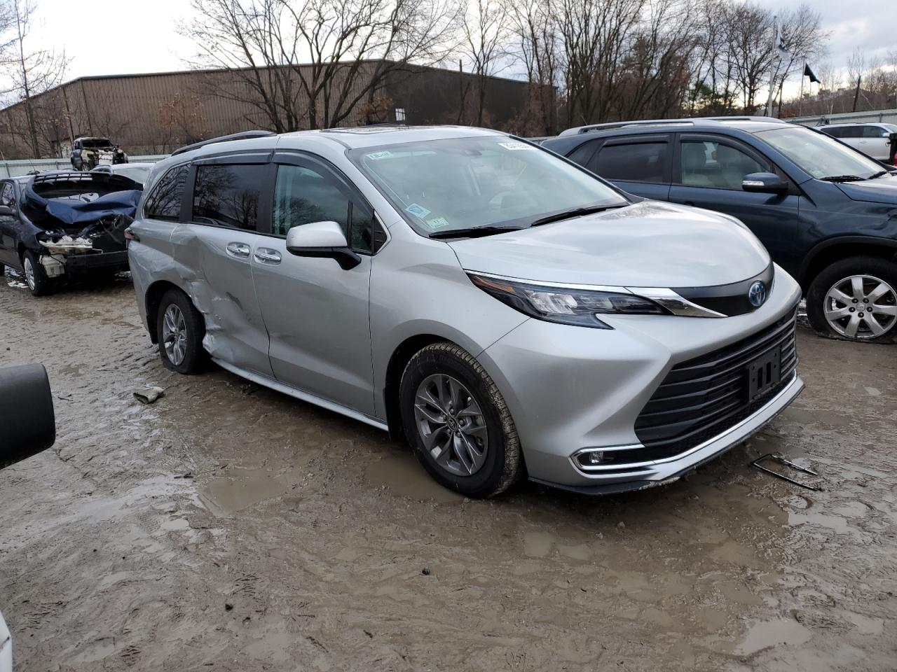 2024 TOYOTA SIENNA XLE VIN:5TDJSKFC2RS111431
