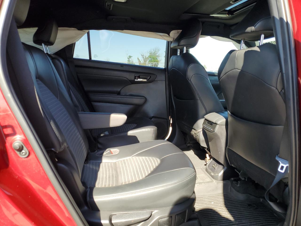 2022 TOYOTA HIGHLANDER XSE VIN:5TDLZRBH8NS199913