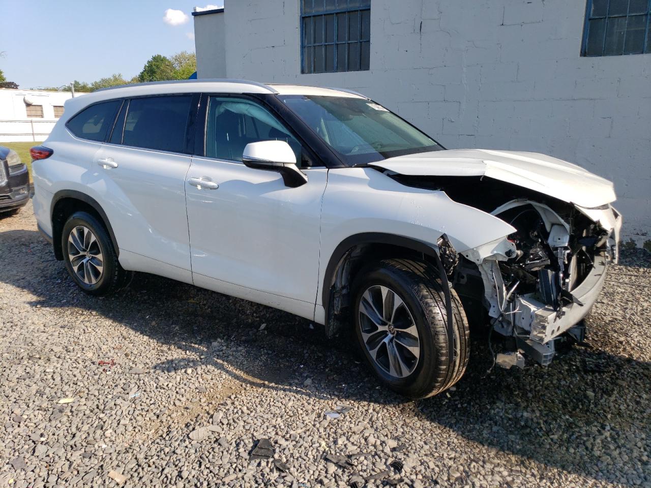 2022 TOYOTA HIGHLANDER XLE VIN:5TDGZRBH1NS163062