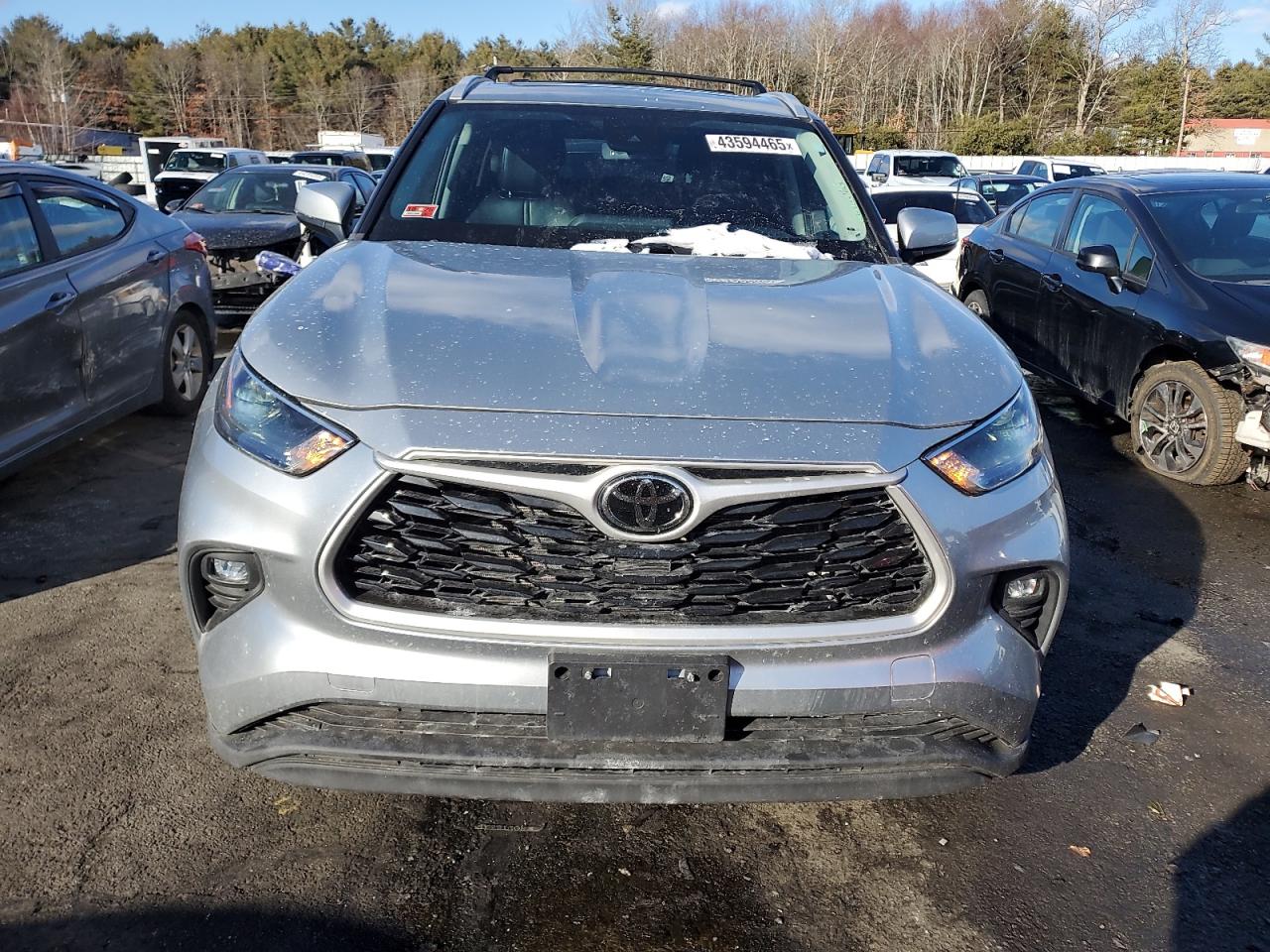 2022 TOYOTA HIGHLANDER XLE VIN:5TDGZRBH7NS588706