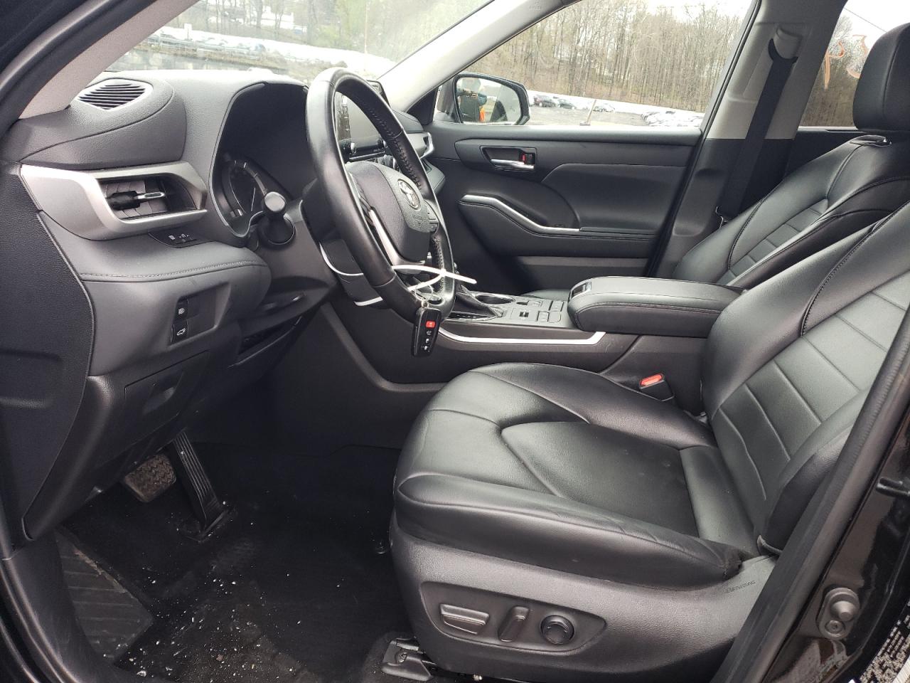 2022 TOYOTA HIGHLANDER XLE VIN:5TDHZRBH9NS572429