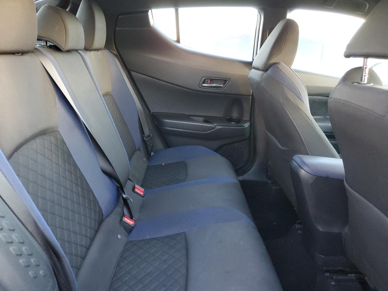 2022 TOYOTA C-HR XLE VIN:NMTKHMBX4NR143037