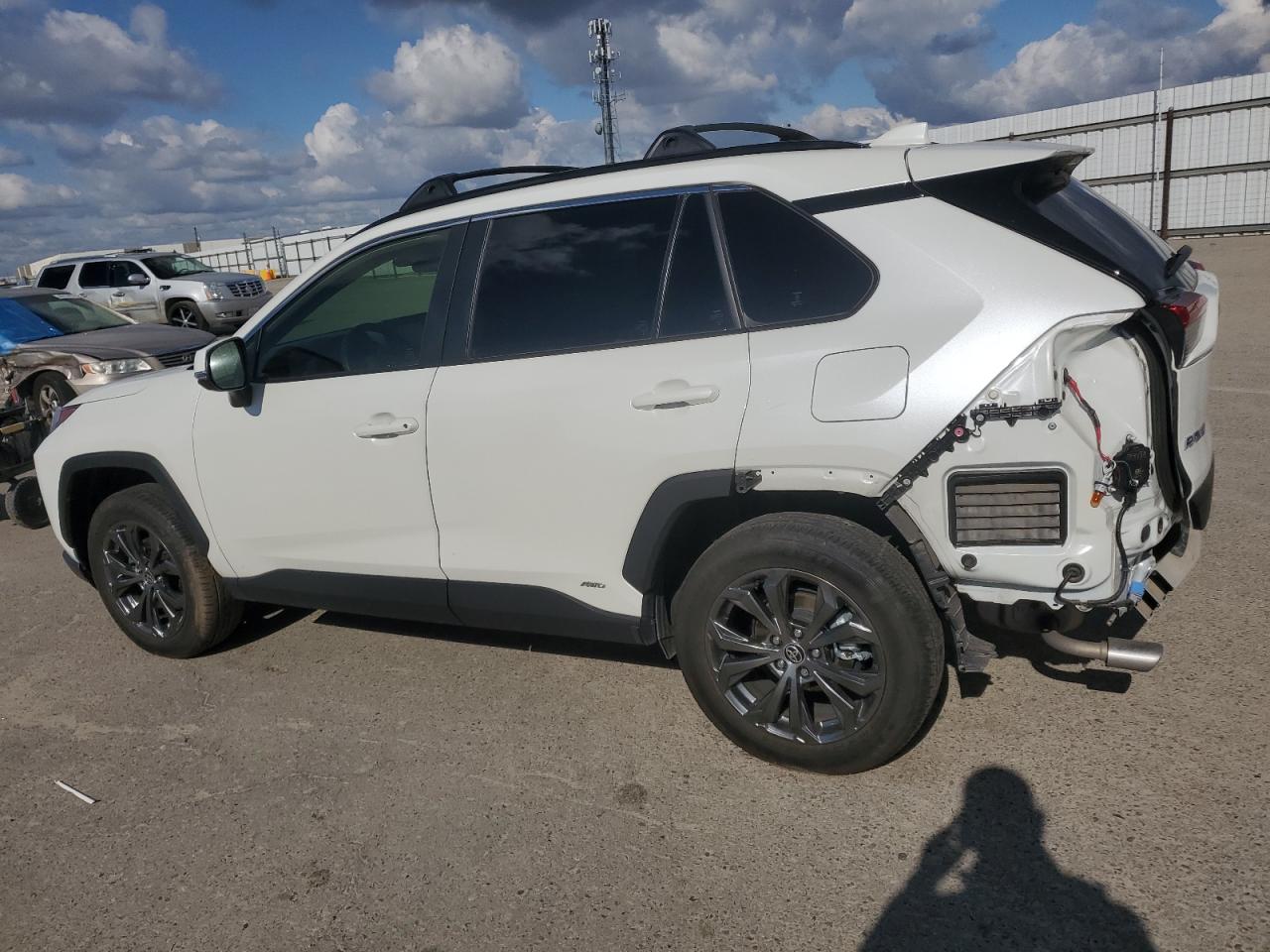 2022 TOYOTA RAV4 XLE PREMIUM VIN:JTMB6RFV5ND528261