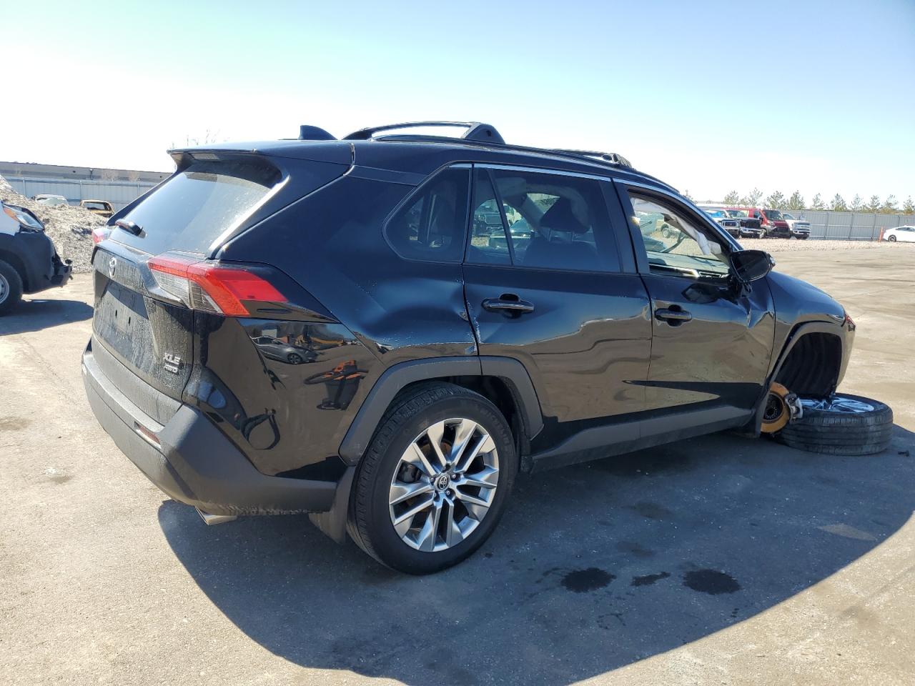 2022 TOYOTA RAV4 XLE PREMIUM VIN:2T3A1RFV8NC262135