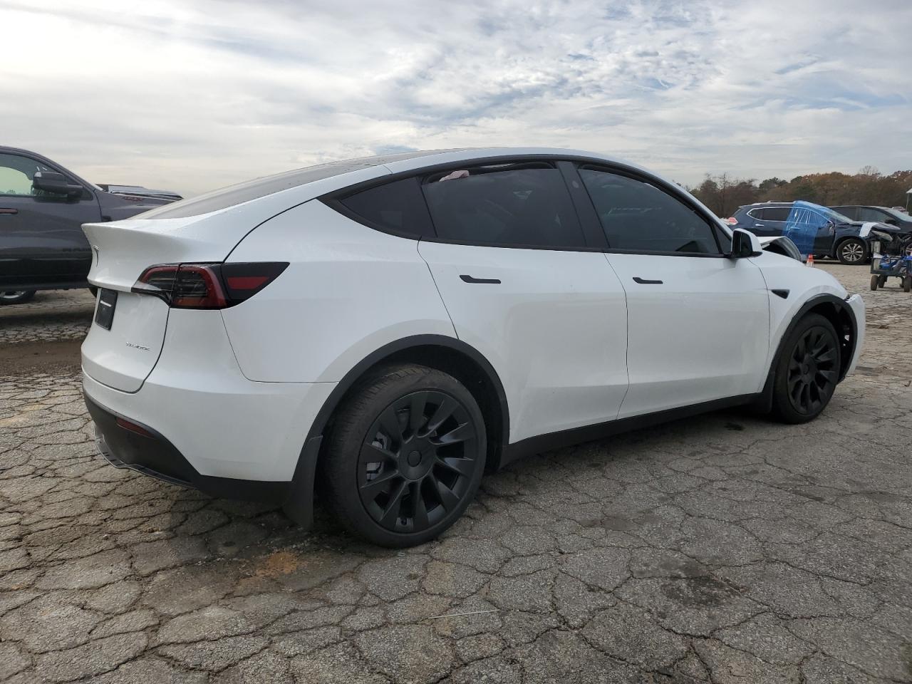 2024 TESLA MODEL Y  VIN:7SAYGDEE5RA332380
