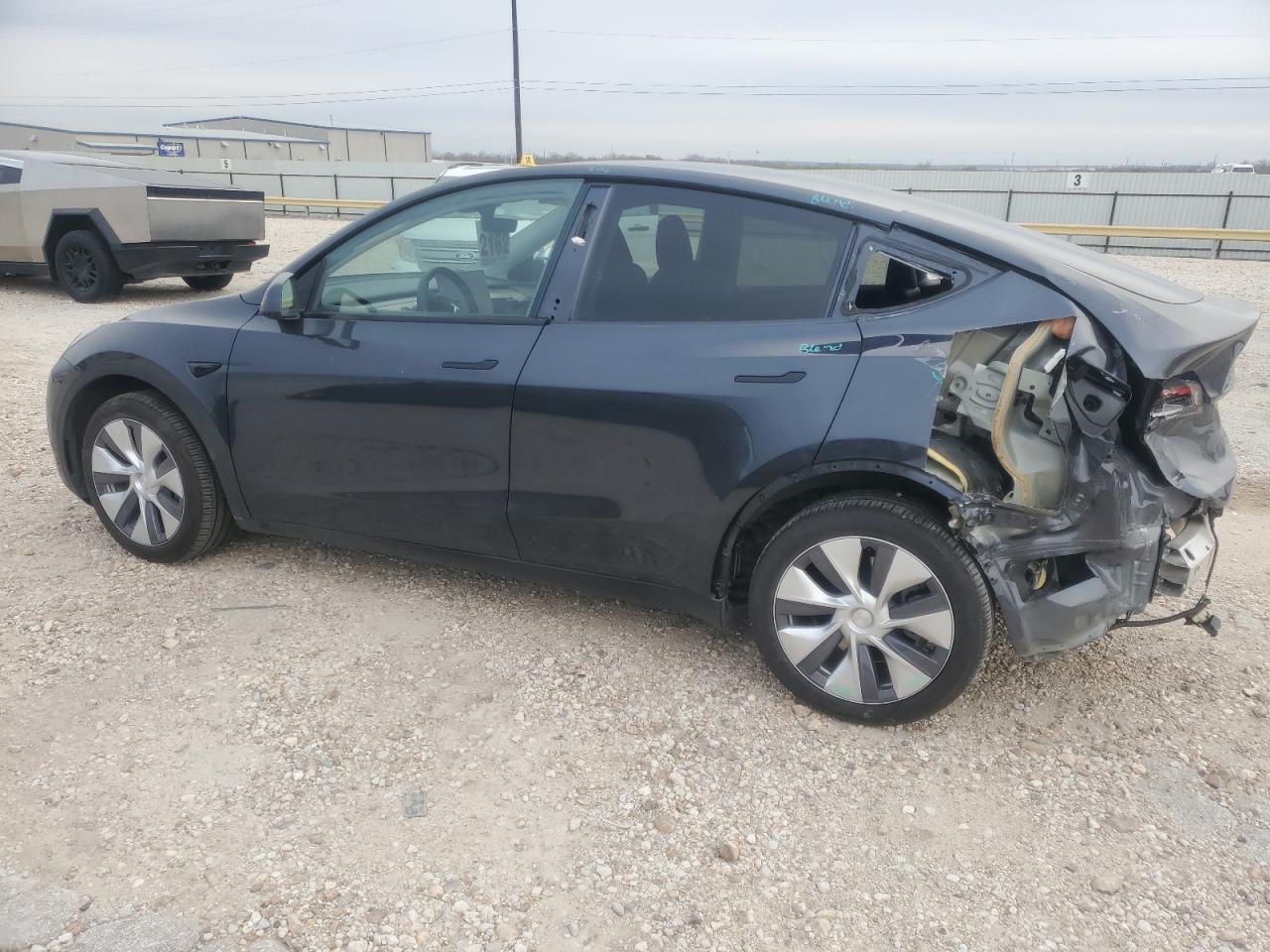 2024 TESLA MODEL Y  VIN:7SAYGDEE1RA235662
