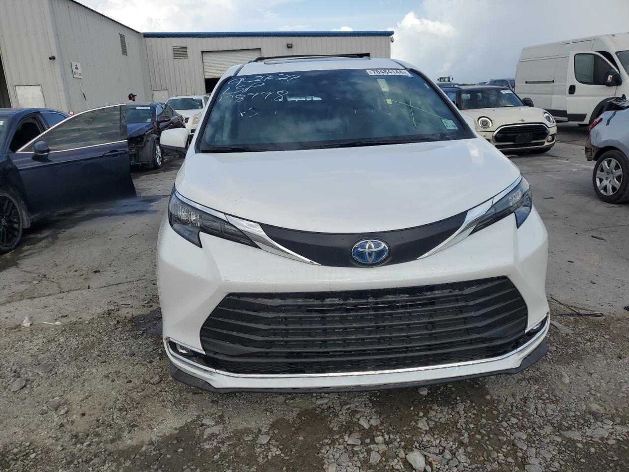 2024 TOYOTA SIENNA XLE VIN:5TDYRKEC0RS198998