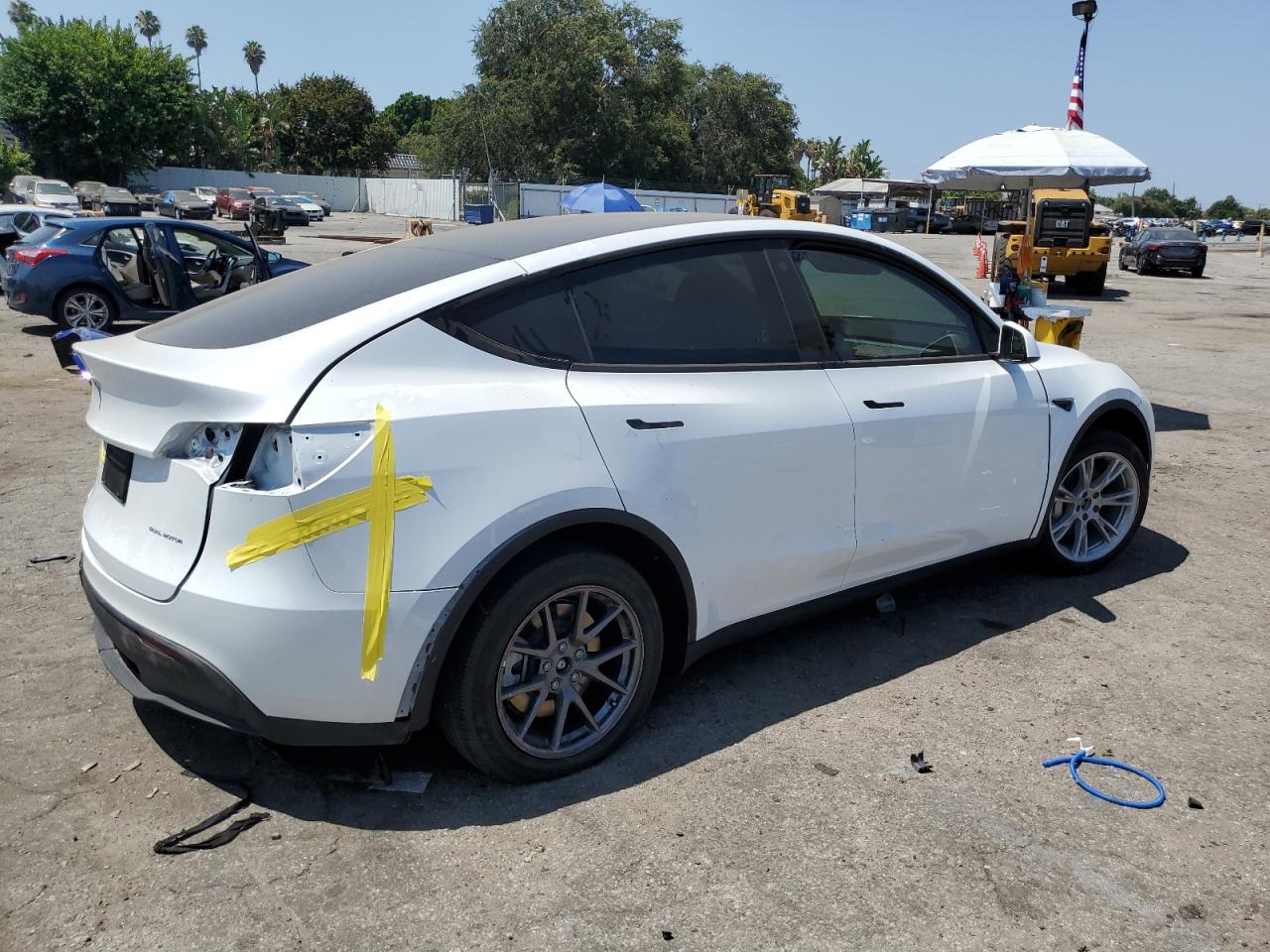 2023 TESLA MODEL Y  VIN:7SAYGDEE2PA064093