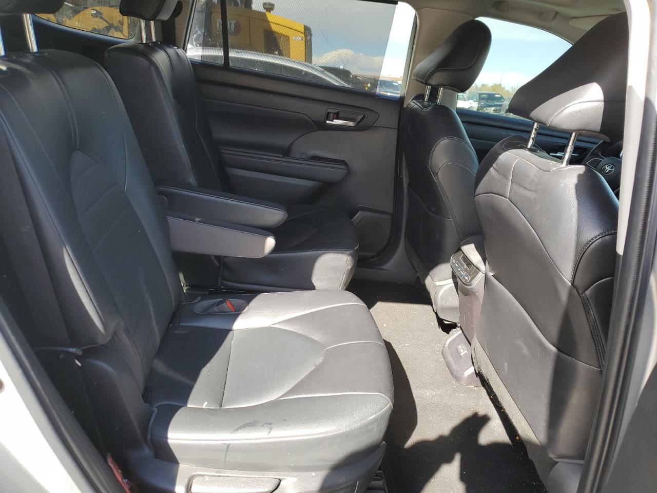 2022 TOYOTA HIGHLANDER XLE VIN:5TDGZRBH0NS565185