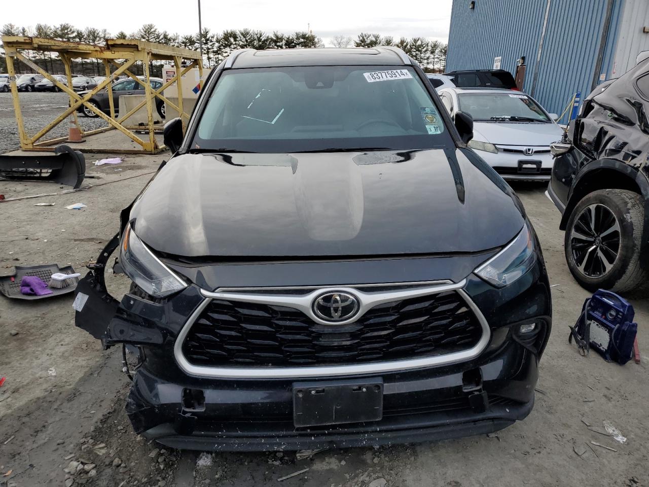 2022 TOYOTA HIGHLANDER XLE VIN:5TDGZRBH3NS570302