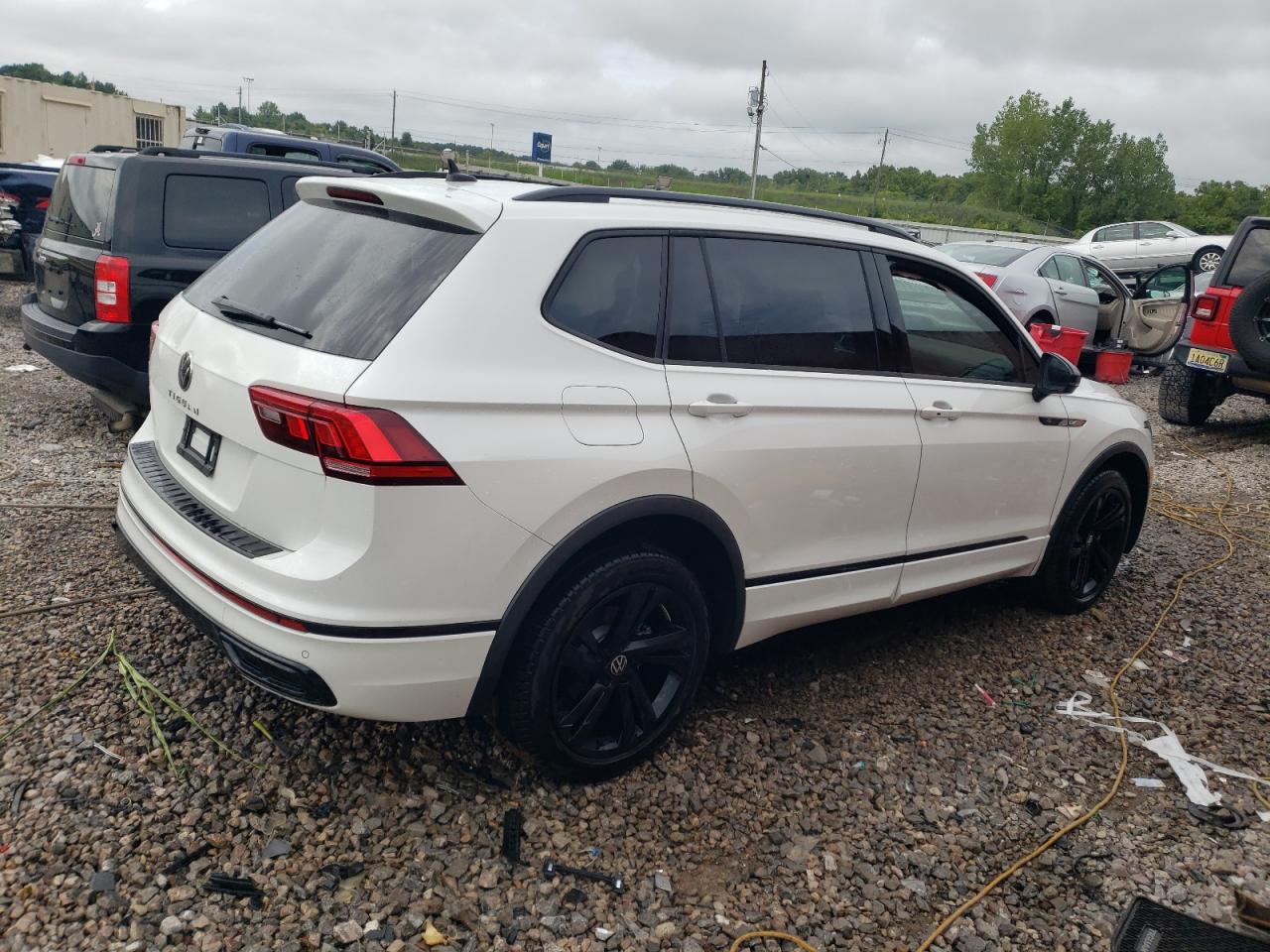 2023 VOLKSWAGEN TIGUAN SE R-LINE BLACK VIN:3VVCB7AX7PM117224