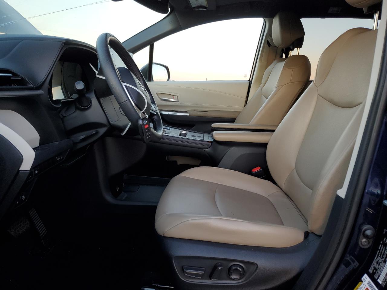 2022 TOYOTA SIENNA XLE VIN:5TDYRKEC8NS091935