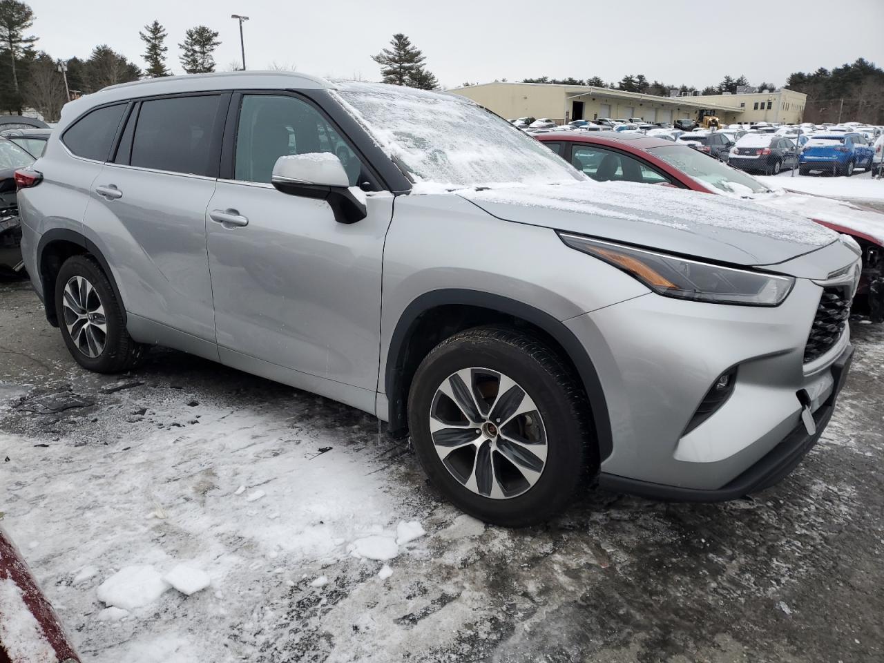 2022 TOYOTA HIGHLANDER XLE VIN:5TDGZRBH6NS195005