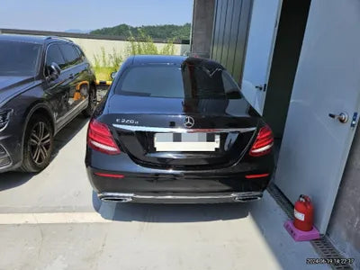 2016 Mercedes-Benz E 220 VIN: