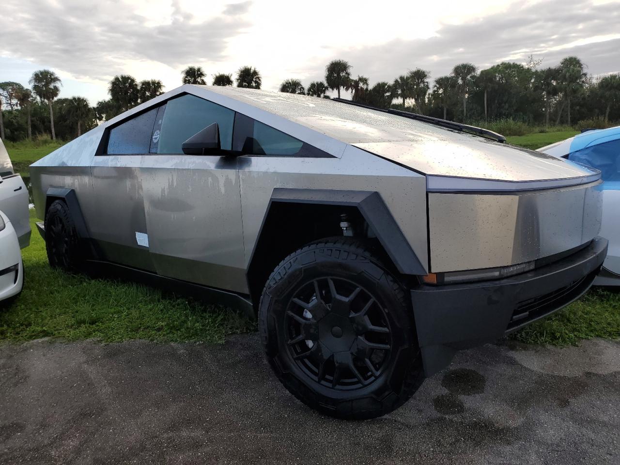 2024 TESLA CYBERTRUCK  VIN:7G2CEHED2RA015326