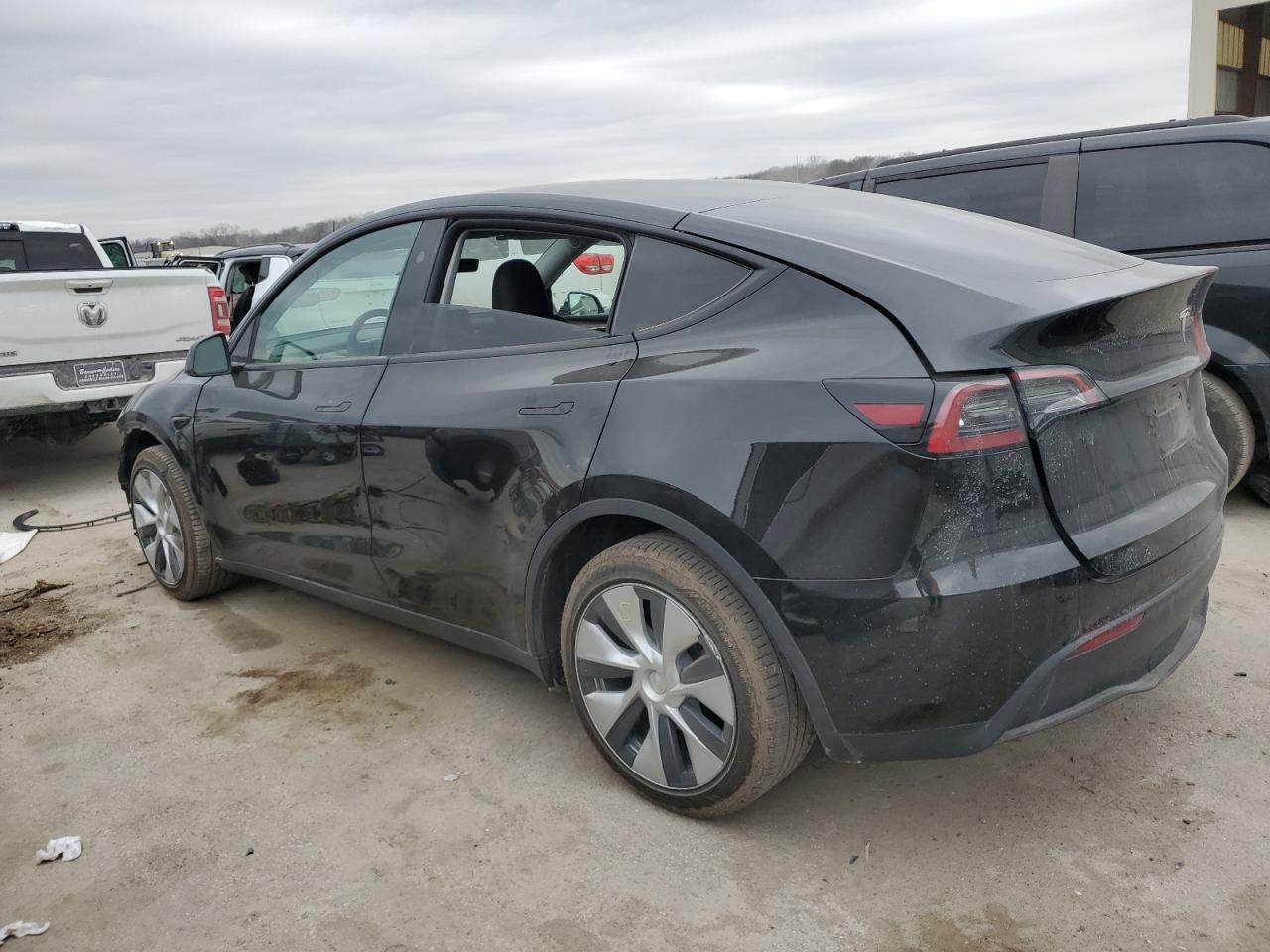 2024 TESLA MODEL Y  VIN:7SAYGDEE4RF024829