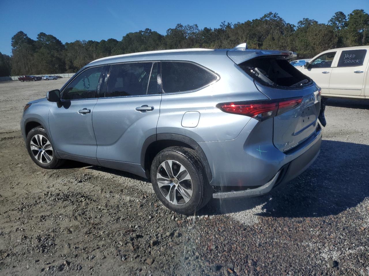 2022 TOYOTA HIGHLANDER XLE VIN:5TDGZRAH0NS105770