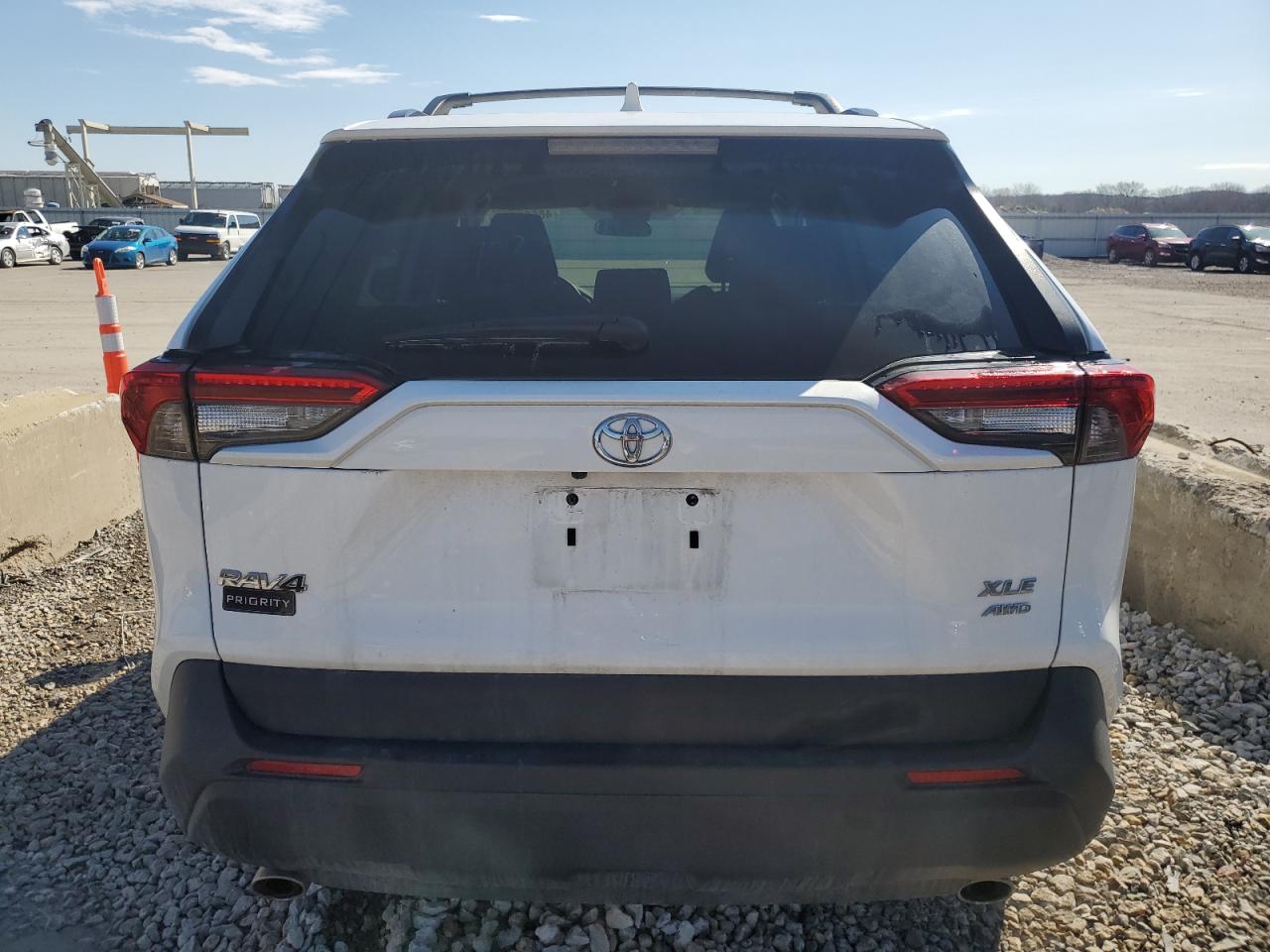 2022 TOYOTA RAV4 XLE VIN:2T3P1RFV7NC263741