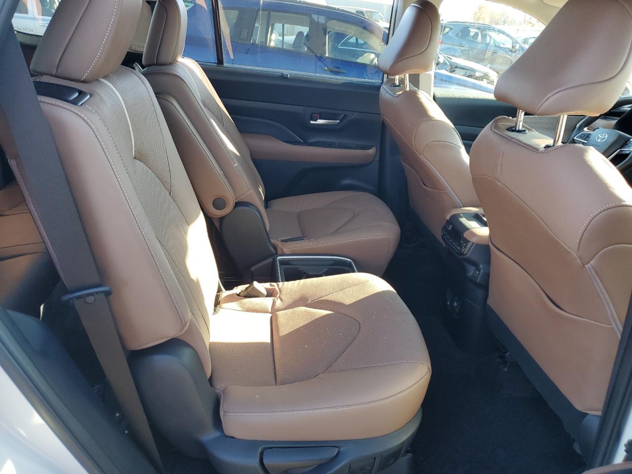 2024 TOYOTA GRAND HIGHLANDER XLE VIN:5TDAAAB51RS056118