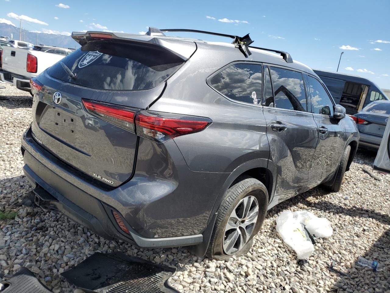 2022 TOYOTA HIGHLANDER XLE VIN:5TDHZRBH9NS229958