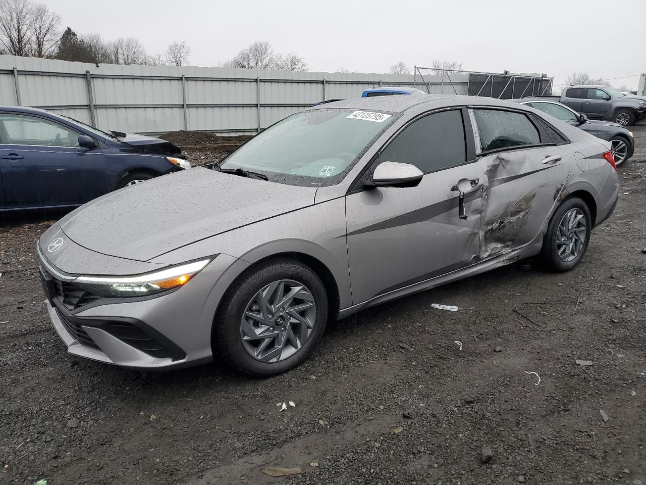 2024 HYUNDAI ELANTRA BLUE VIN:KMHLM4DJ2RU118192