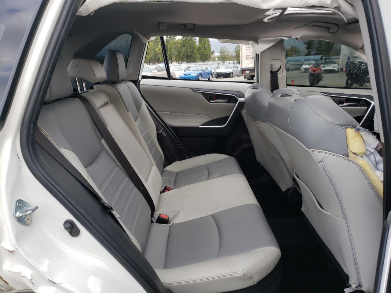 2022 TOYOTA RAV4 XLE PREMIUM VIN:JTMB6RFV1ND527611