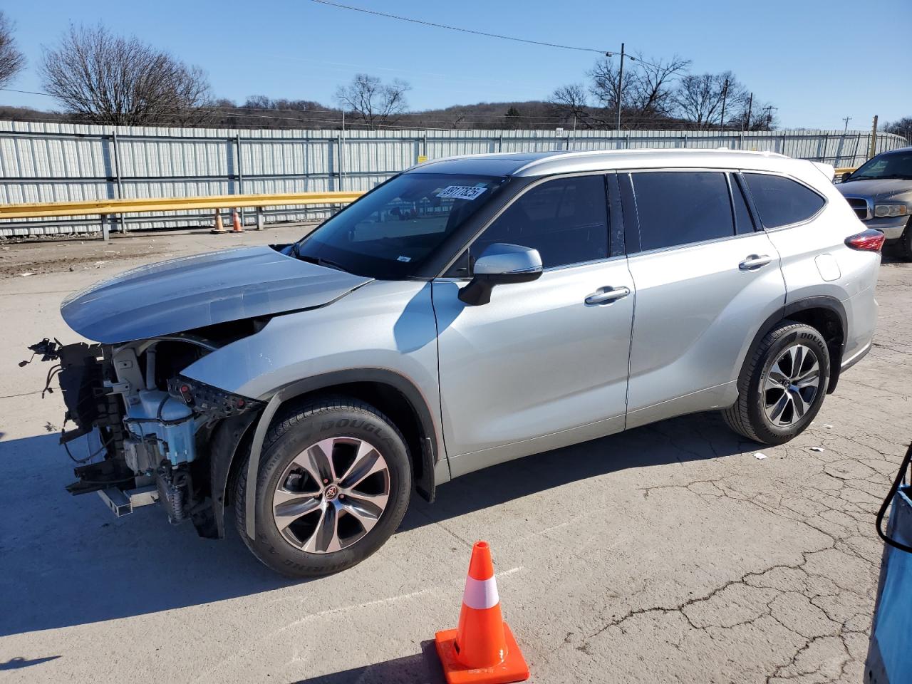 2022 TOYOTA HIGHLANDER XLE VIN:5TDGZRBH1NS594310