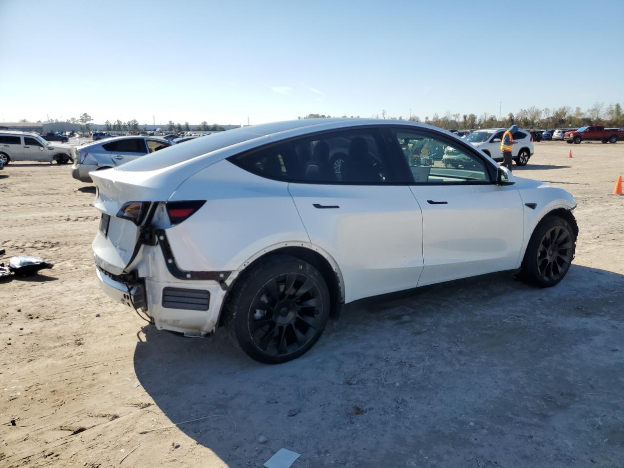2023 TESLA MODEL Y  VIN:7SAYGDEE4PA071028