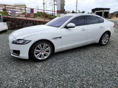 2016 Jaguar XF VIN: