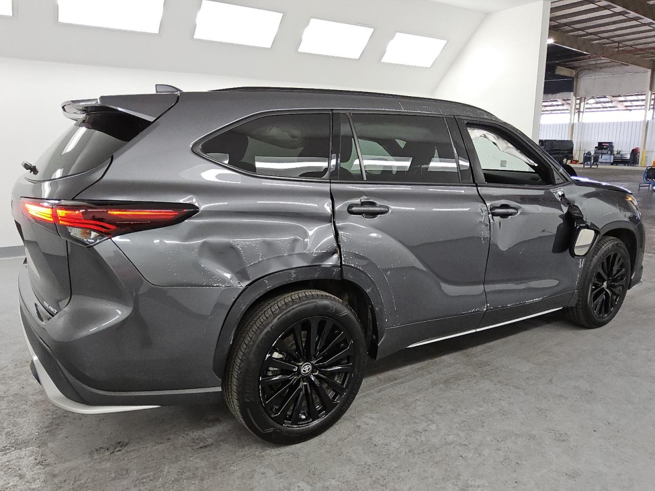 2024 TOYOTA HIGHLANDER LE VIN:5TDKDRBH8RS550593