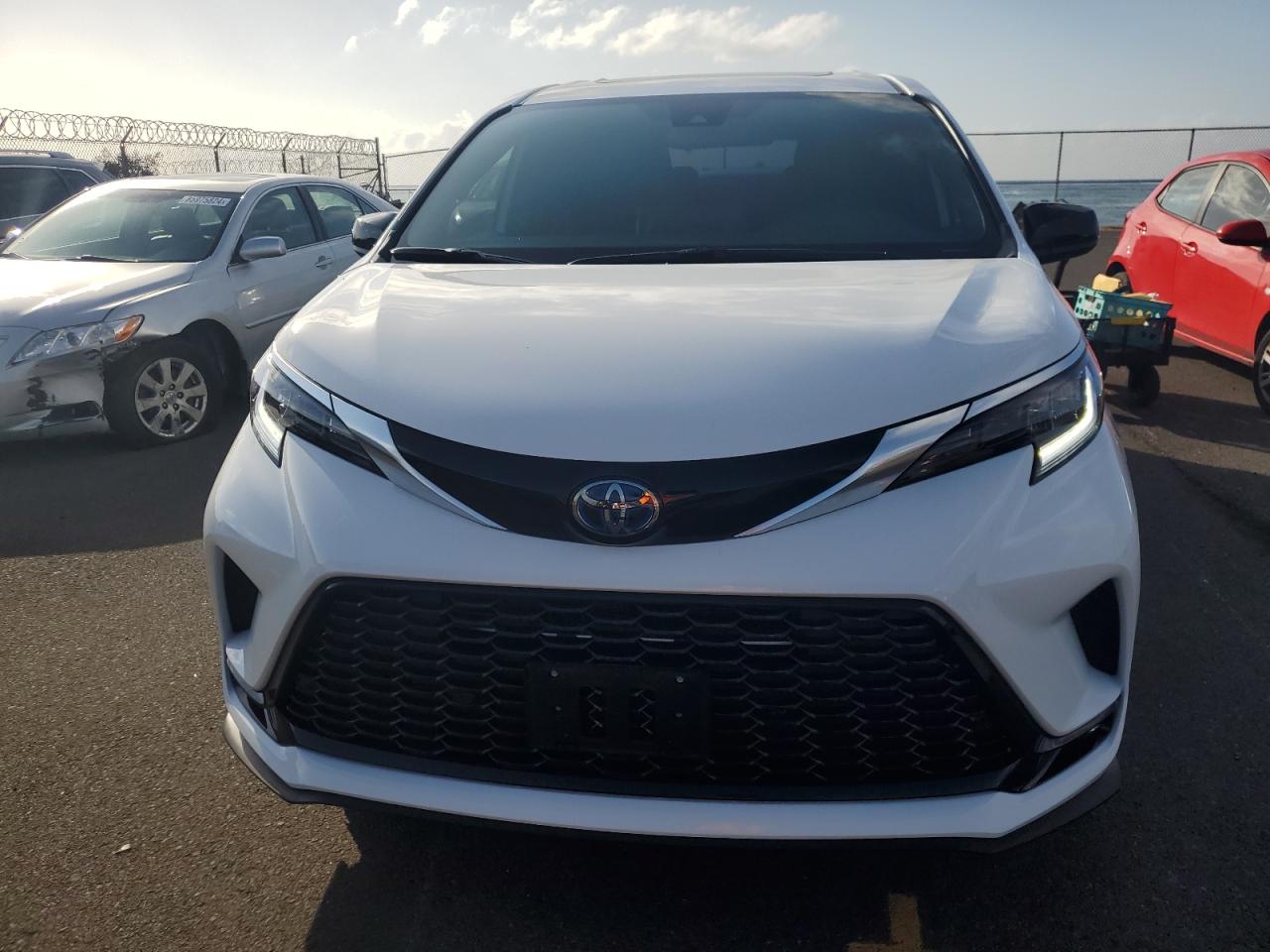 2024 TOYOTA SIENNA XSE VIN:5TDXRKEC1RS218431