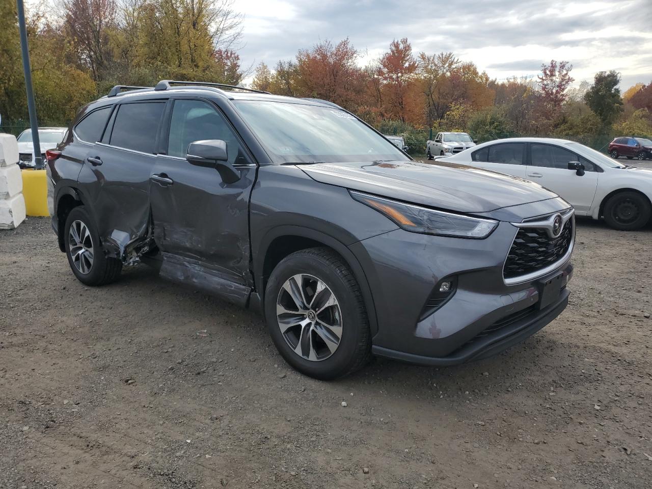 2022 TOYOTA HIGHLANDER XLE VIN:5TDGZRBH2NS230171