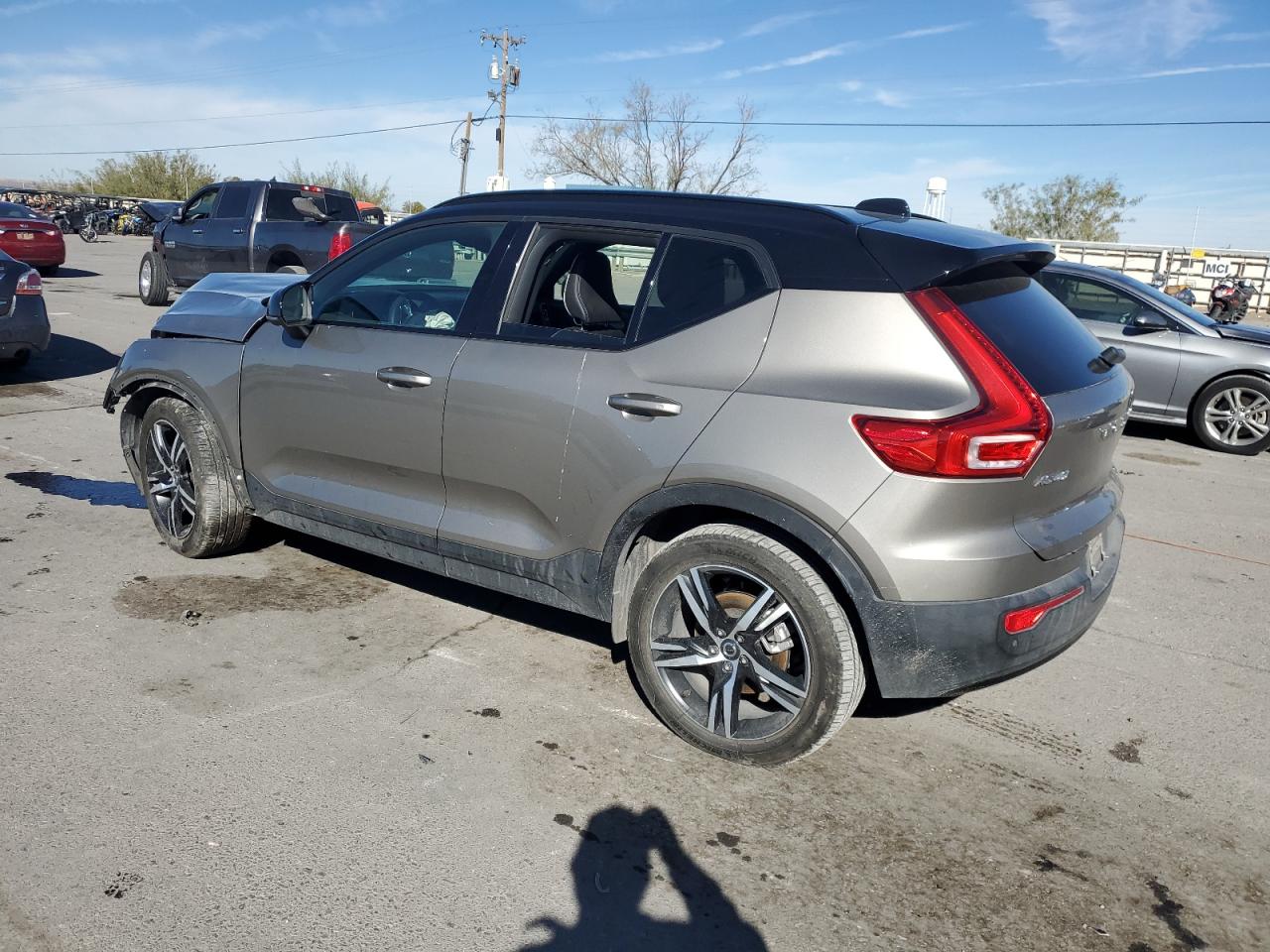 2022 VOLVO XC40 T5 R-DESIGN VIN:YV4162UM4N2741725