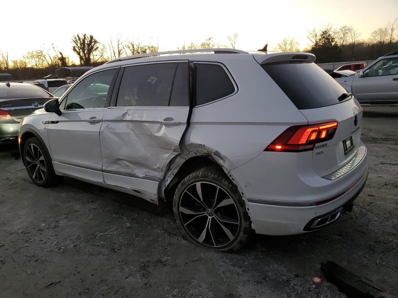 2022 VOLKSWAGEN TIGUAN SEL R-LINE VIN:3VV4B7AXXNM079568