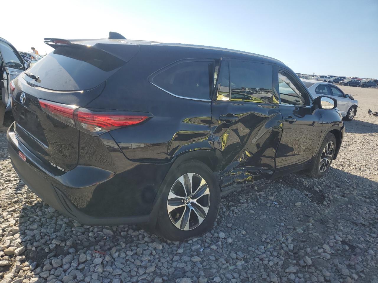 2022 TOYOTA HIGHLANDER XLE VIN:5TDHZRBH1NS228013