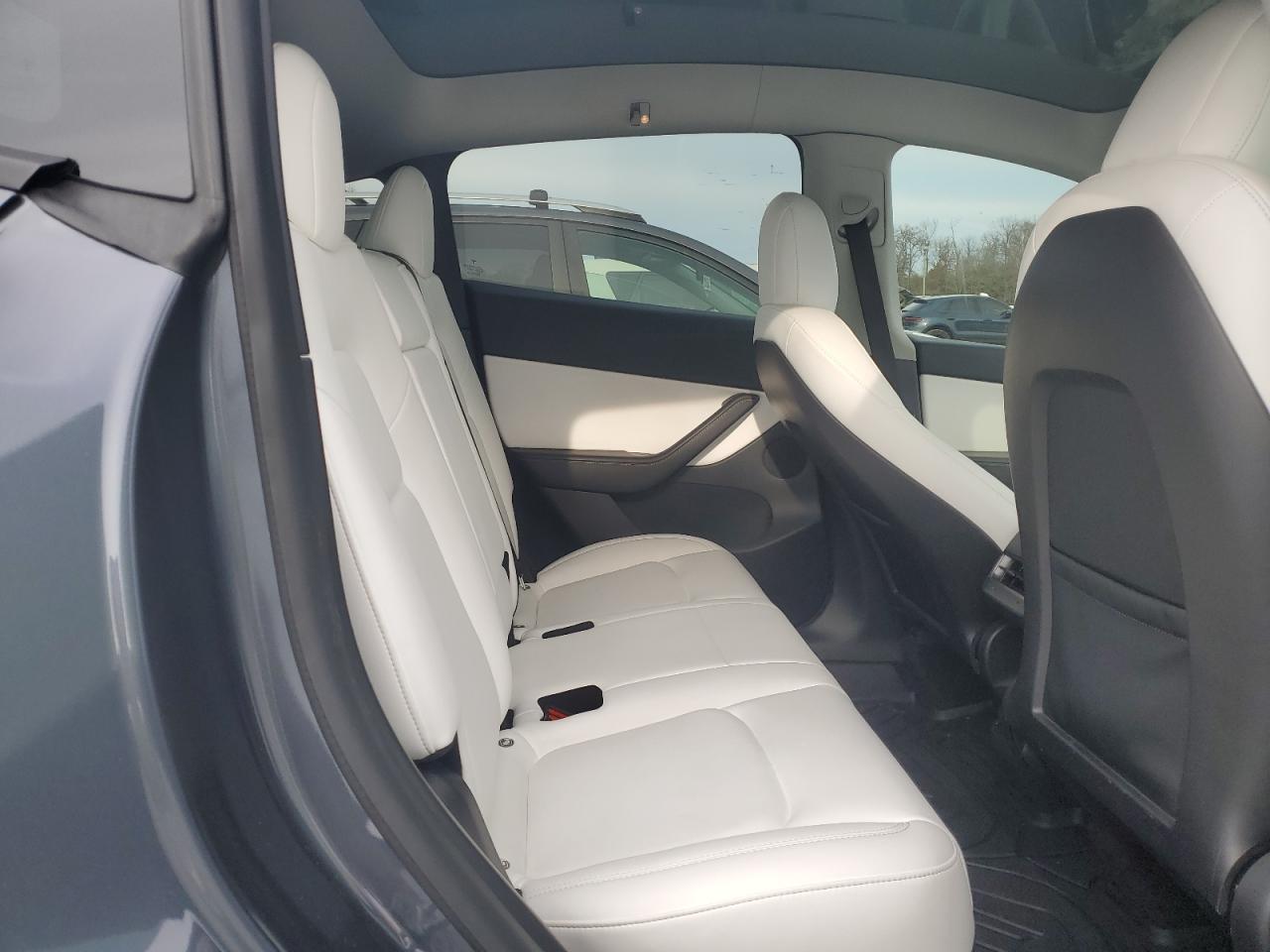 2022 TESLA MODEL Y  VIN:7SAYGDEEXNF376419