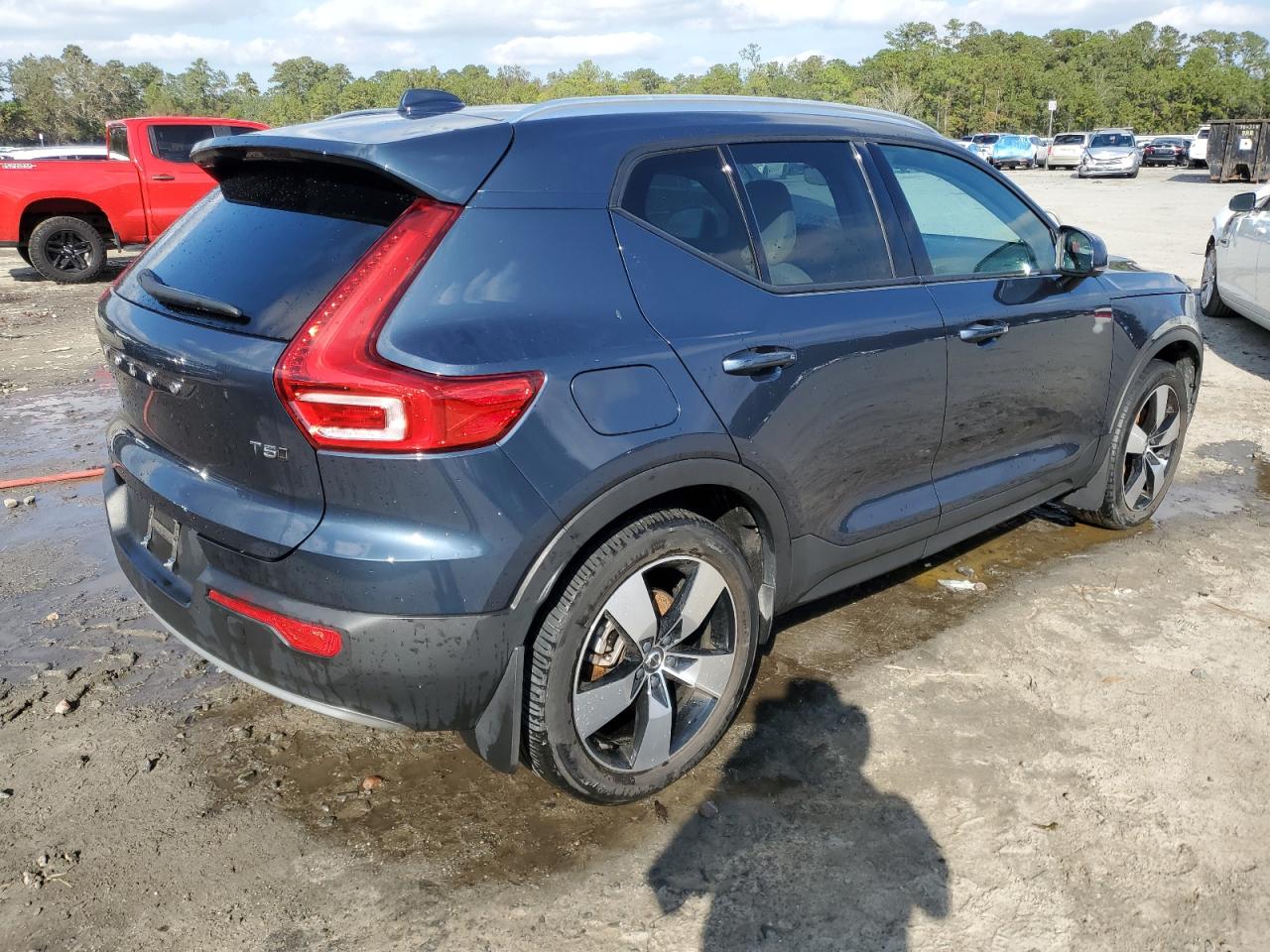 2022 VOLVO XC40 T5 MOMENTUM VIN:YV4162UK3N2647916