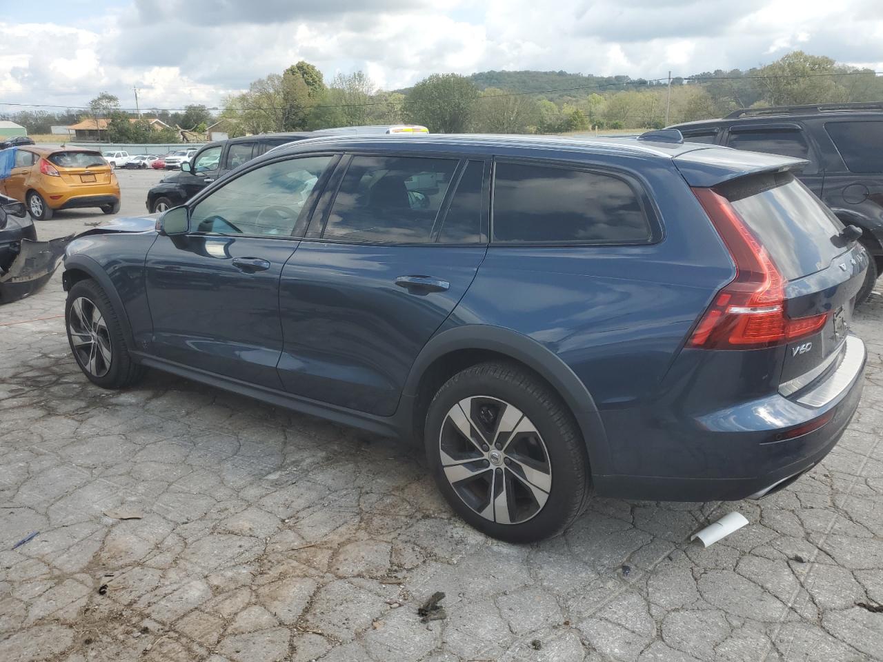 2022 VOLVO V60 CROSS COUNTRY T5 MOMENTUM VIN:YV4102WK6N2089607