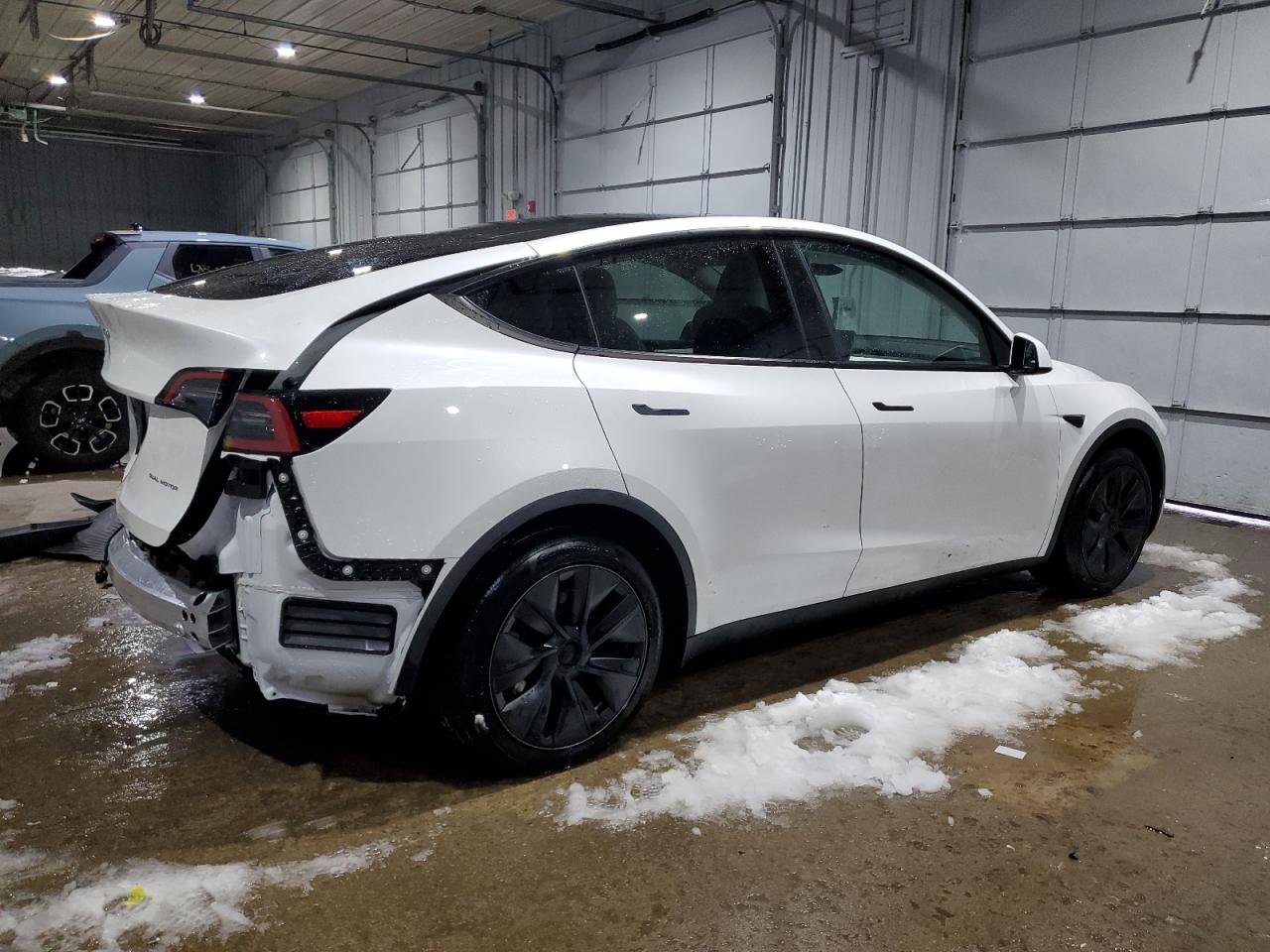 2024 TESLA MODEL Y  VIN:7SAYGAEE8RF112801