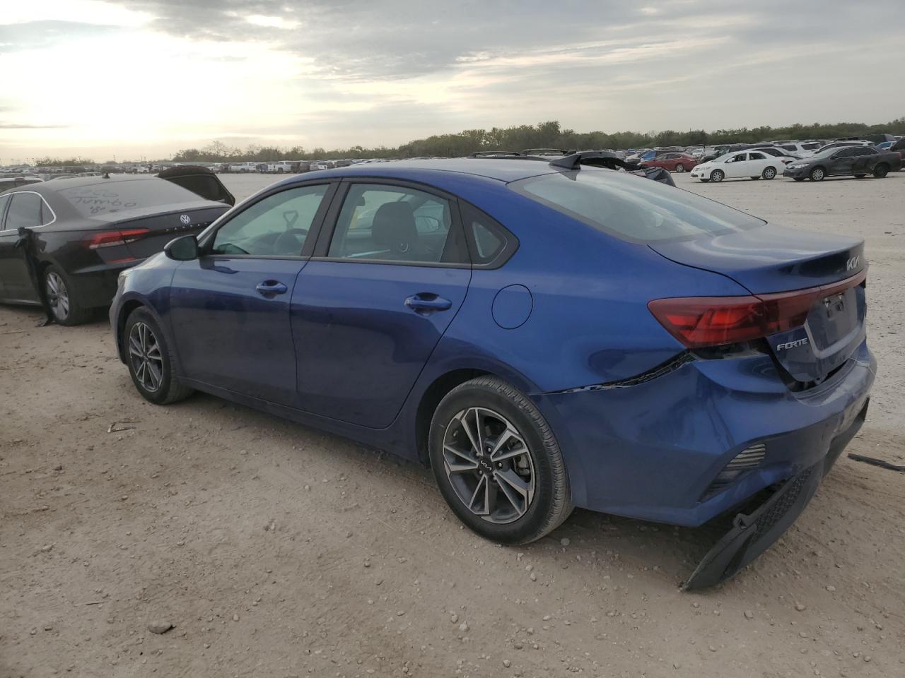 2022 KIA FORTE FE VIN:3KPF24AD7NE458565